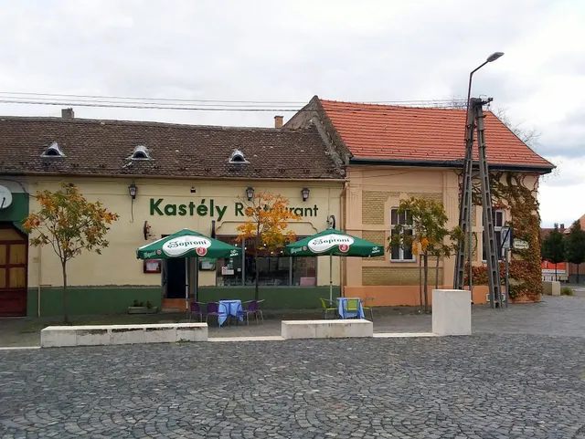 Kastély Étterem Kávézó és Pizzéria