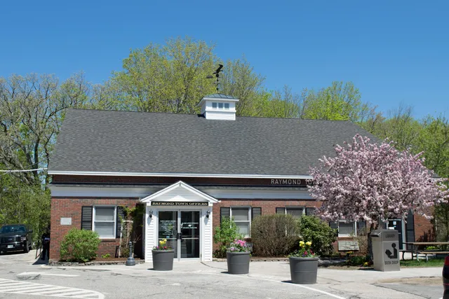 Raymond Town Hall