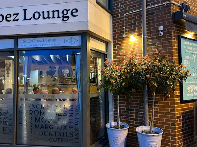 St TrOpez Lounge