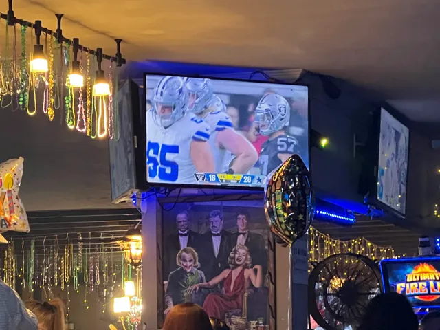 Racks Billiards Bar & Grill