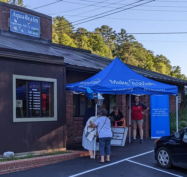 AquaRealm Aquarium & Pets