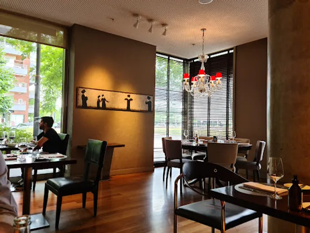 Rëd Restó & Lounge