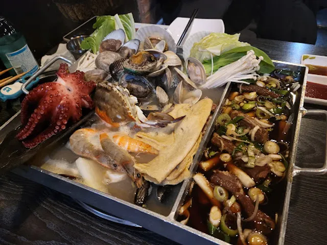 Kim Seonsaeng Jogaejjim (Mr. Kim Steamed Clam)