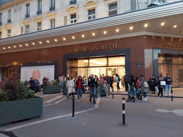 dinh van - Galeries Lafayette - 1er étage