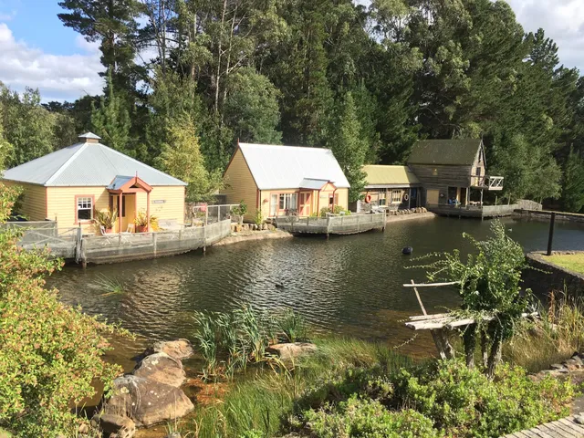 Fish Lips Cafe & Accommodation