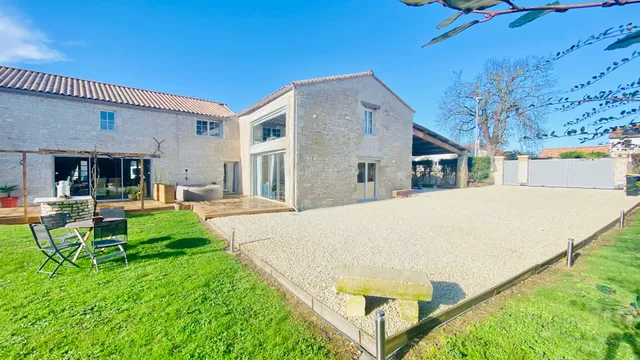 Gîtes & Domaine de Prestige - La Ferme de Max