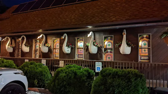 Menz Restaurant & Bar