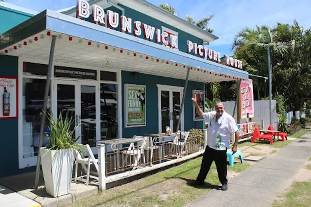 Manny's Wine & Fish Burleigh Beach