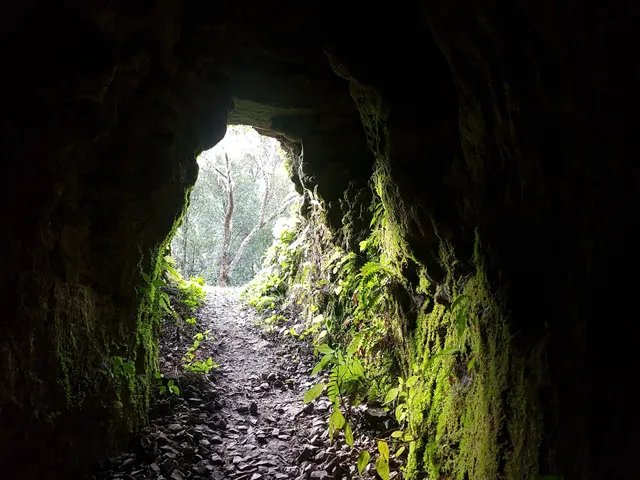 River Cave of the Indians