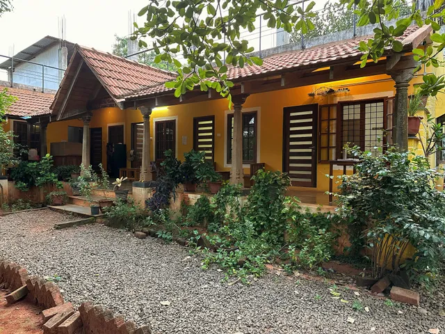 Aroni's auromitha homestays