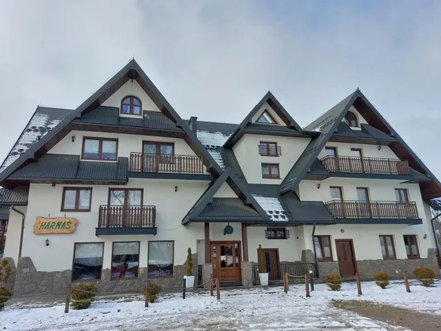 Harnas. Holiday House