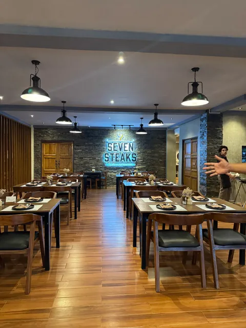 Seven Steaks Restaurant & Lounge