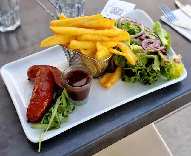 Le Welcome l Bar Restaurant Club