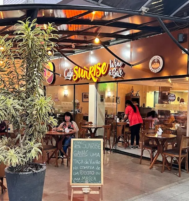 Café Sunrise, Restaurante & Wine Bar