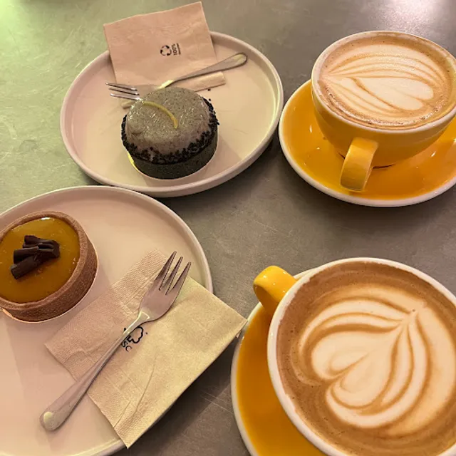 flat white - Coffee & more