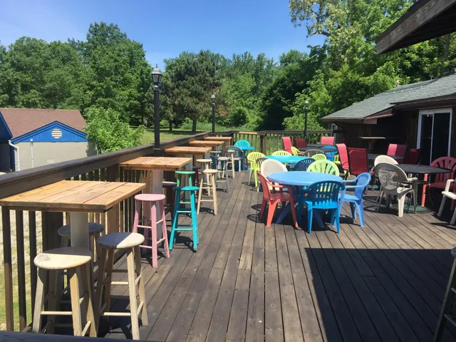 Castaway's Waterfront Bar and Grill