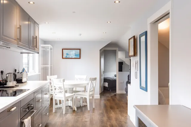 Molloy's Pub & Apartments