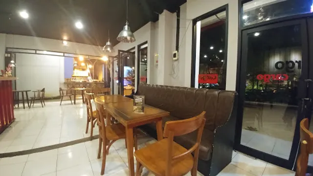 Cargo kitchen & lounge