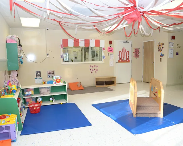 La Petite Academy of Arnold