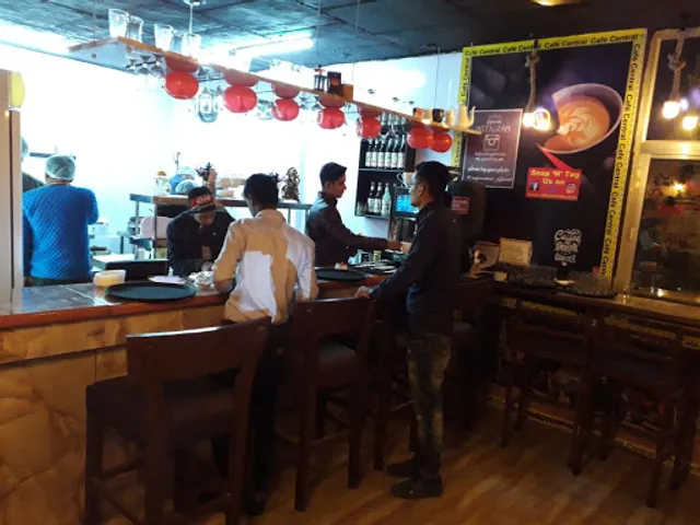 CAFE CENTRAL n THE SKY LOUNGE