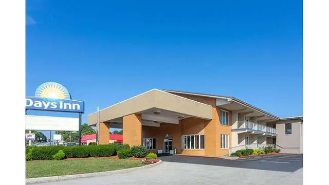 Days Inn by Wyndham Breezewood