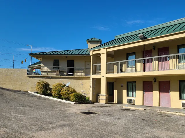 Economy Inn & Suites