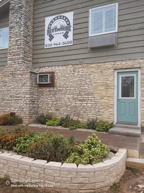 Horseshoe Riverside Lodge