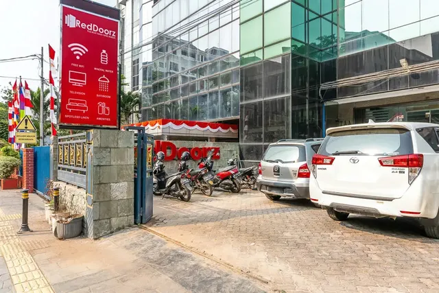 RedDoorz Plus near Taman Ismail Marzuki
