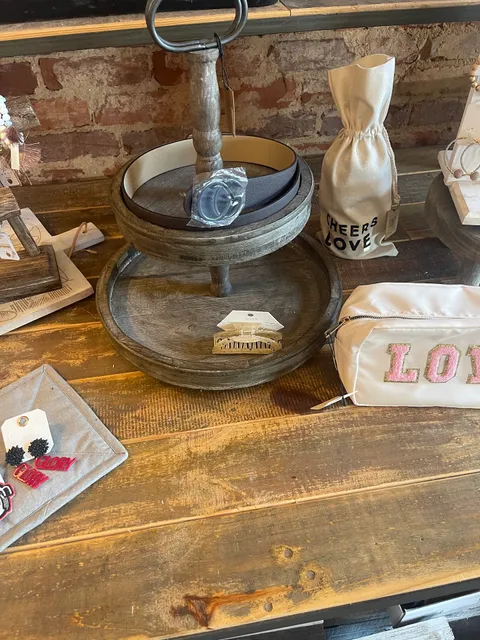 The Vintage Peach Boutique