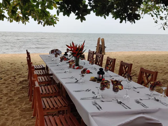 Le Bamboo Beach Bar & Grill