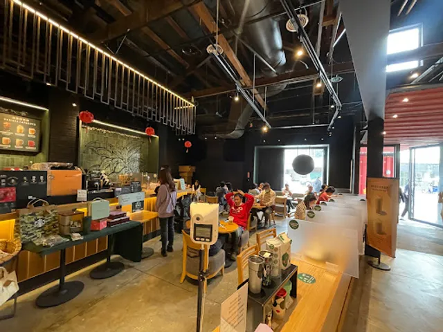 STARBUCKS Pier-2 Eslite Shop