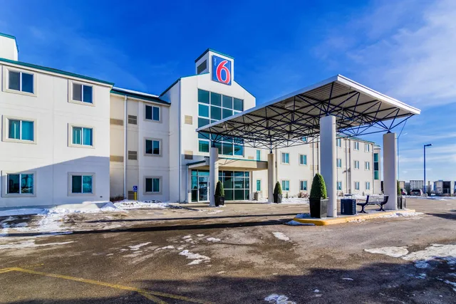 Motel 6 Saskatoon, SK