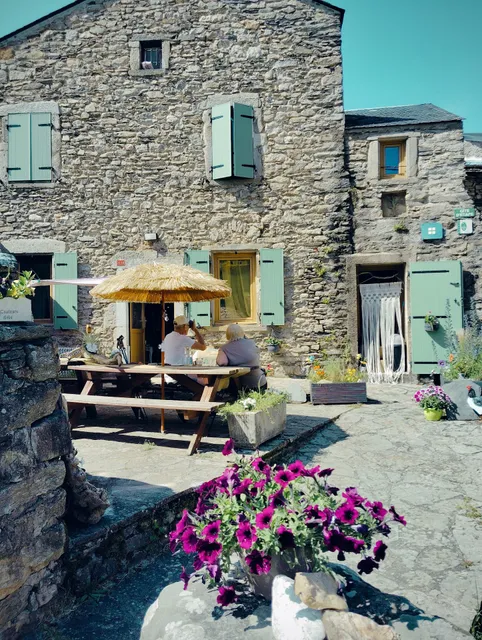 GITES DE DOUCH Hébergement Nuitée / Séjour