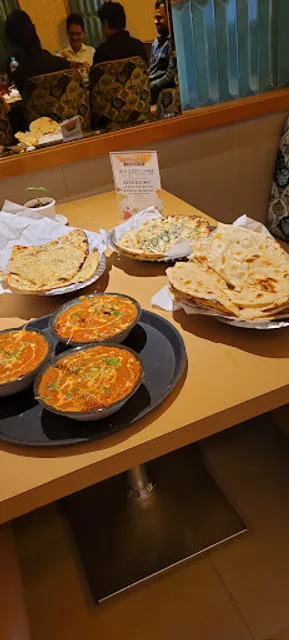 CROSSROAD Restaurant & Bar