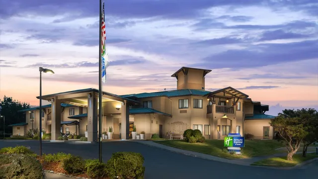 Holiday Inn Express & Suites Arcata/Eureka-Airport Area by IHG