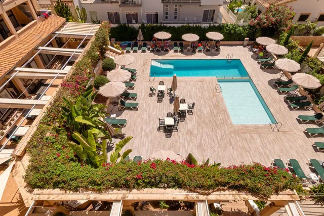 Isla del Sol Apartments