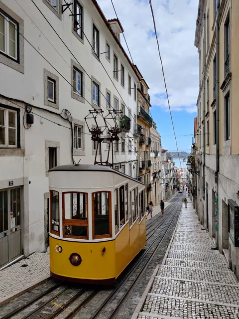 Bica - Lg. Calhariz, Funicular da Bica