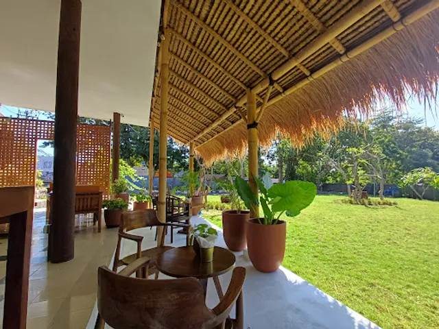 Mamada's Cafe & Bakery