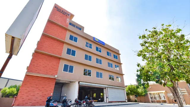 FabHotel Vishwa Palace - Hotel in Naroda