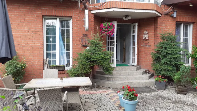 Willa Cosmos & Champion