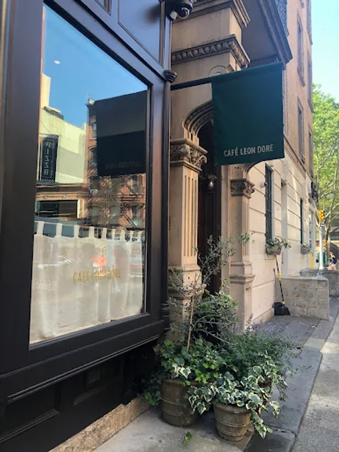 Café Leon Dore