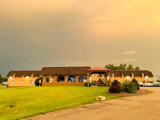 Hometown Inn & Suites