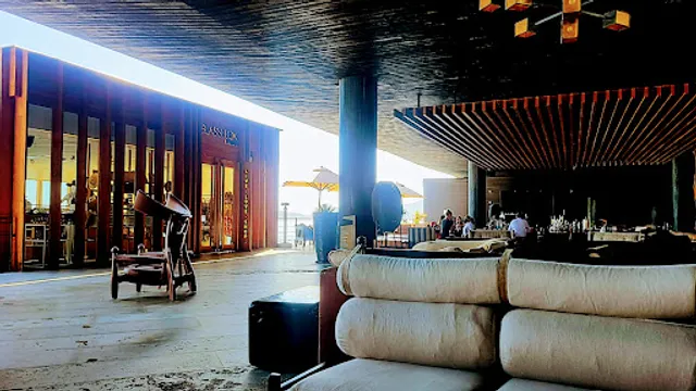 Sunken Bar at The Cape - Thompson Hotel