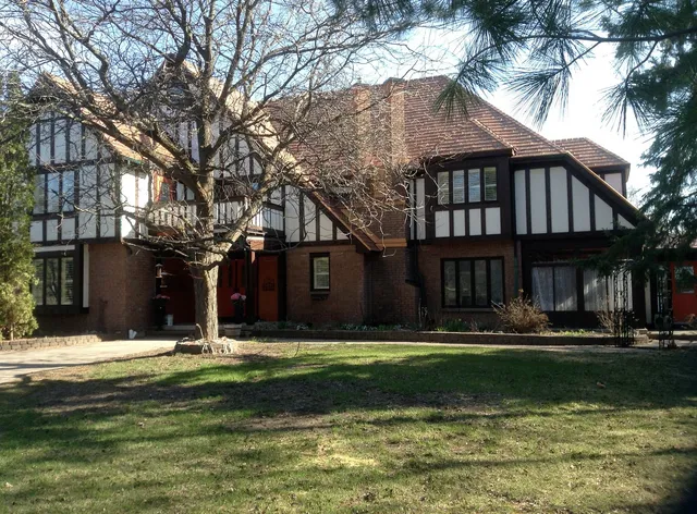 Moonstone Manor Bed & Breakfast