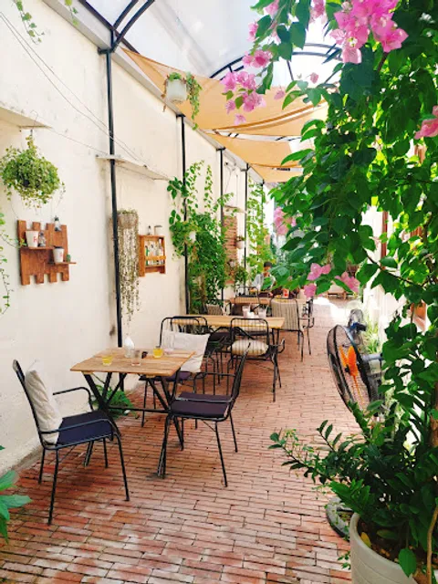 Feribe Cafe & Bistro