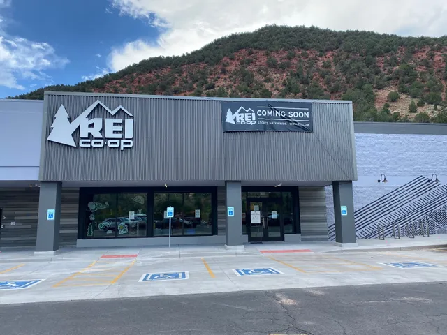 REI
