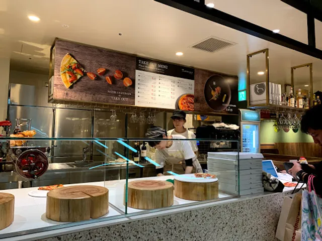 ピッツェリア ラッフィナート モンテメール店