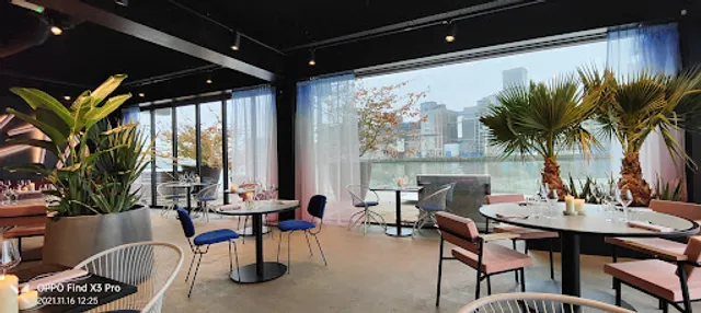 Putaine restaurant & bar