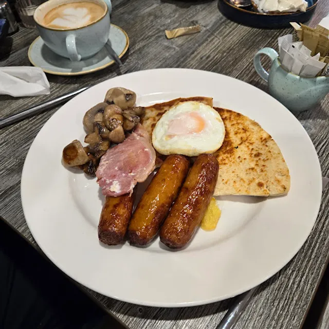 Snaubs Boutique & Cafe