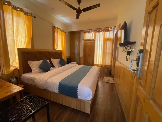 Hotel Diwan Sachpass Himalayan Brothers